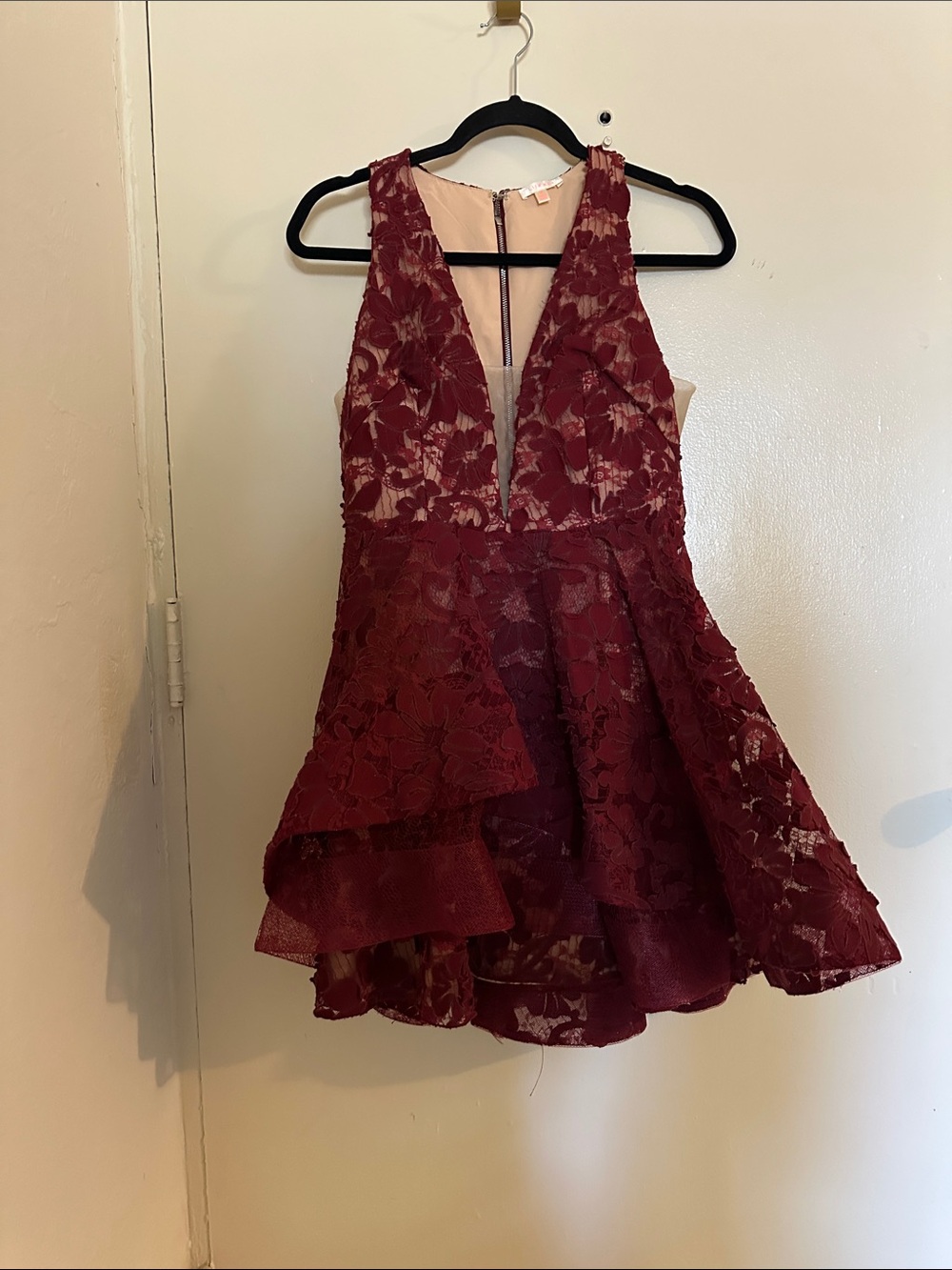 Luxxel Burgundy Lace Party Dress  Sleeveless V-Neck Medium